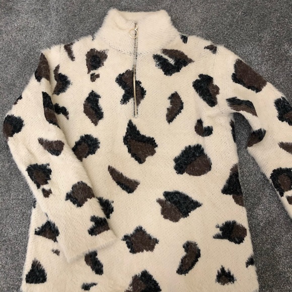 entro Sweaters - Leopard pullover sweater with gold zipper